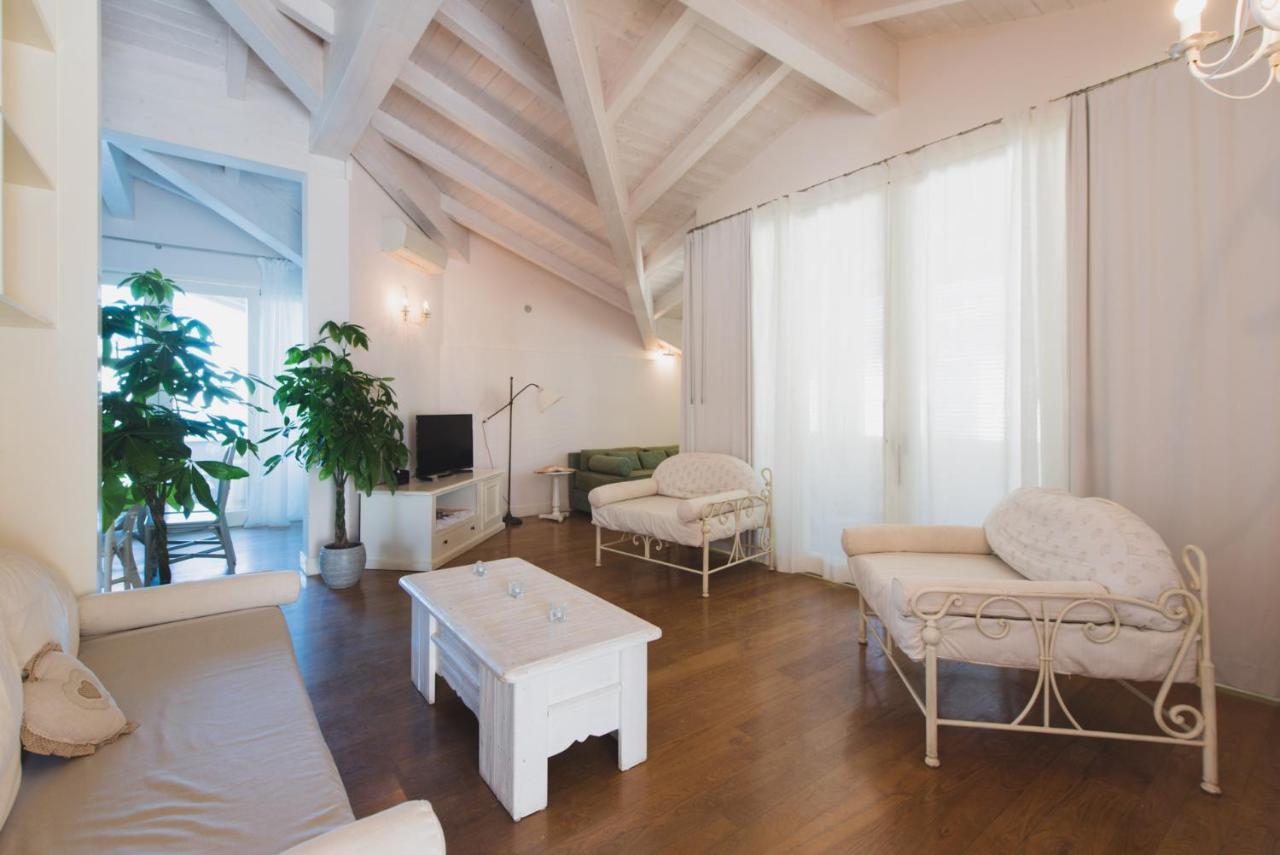 Villa Lilla Sulla Spiaggia Di San Vincenzo Luxury Exterior photo
